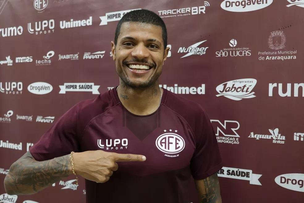 #46 - Tiago Marques (Ferroviria) - 11 gols em 22 jogos - mdia de 0,5 por jogo.

O atleta tambm defendeu as cores do gua Santa-SP nesta temporada.
