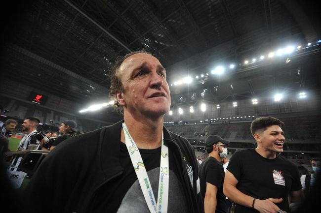 Cuca - pediu para deixar o clube