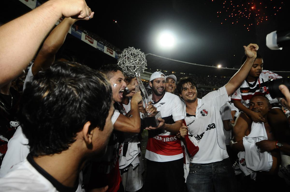 2011 - Santa Cruz 0 x 1 Sport / Campeonato Pernambucano - Após vitória por 2 a 0 na Ilha, o Santa Cruz sofreu um gol de Pênalti no último minuto, mas ficou com o título, marcante por iniciar o processo de retomada na saída da Série D naquele ano e ainda evitar o Hexa dos rivais.