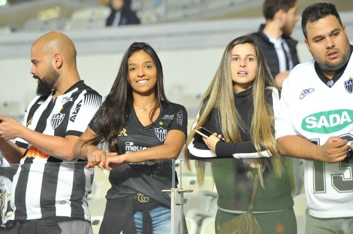 Torcedores do Atltico lotam as arquibancadas do Mineiro para acompanhar a partida vlida pelas quartas de final da Copa do Brasil