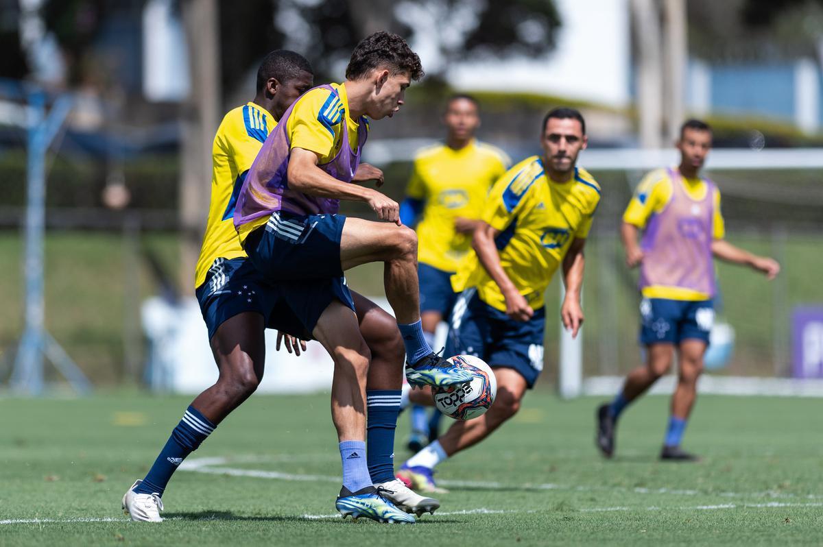 Imagens do último treino do Cruzeiro antes do jogo contra o Coimbra, pelo Campeonato Mineiro