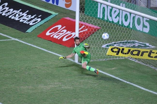 Amrica derrotou Ferrovirio por 3 a 2, nos pnaltis, aps 1 a 1 no tempo normal, e avanou  terceira fase da Copa do Brasil. Goleiro Matheus Cavichioli, com duas defesas nas penalidades, foi o grande heri do Coelho no Independncia, em Belo Horizonte.