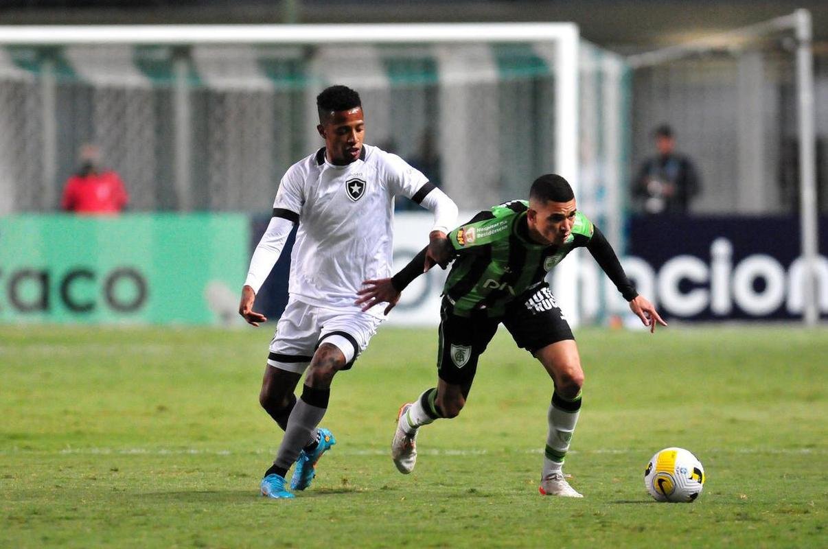 Fotos do jogo entre Amrica e Botafogo, no Independncia, em Belo Horizonte, pela stima rodada do Campeonato Brasileiro