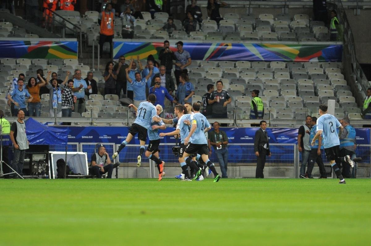 Fotos de Uruguai x Equador, no Mineiro