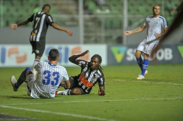 Confira as melhores imagens do duelo no Horto, pela estreia do Brasileiro