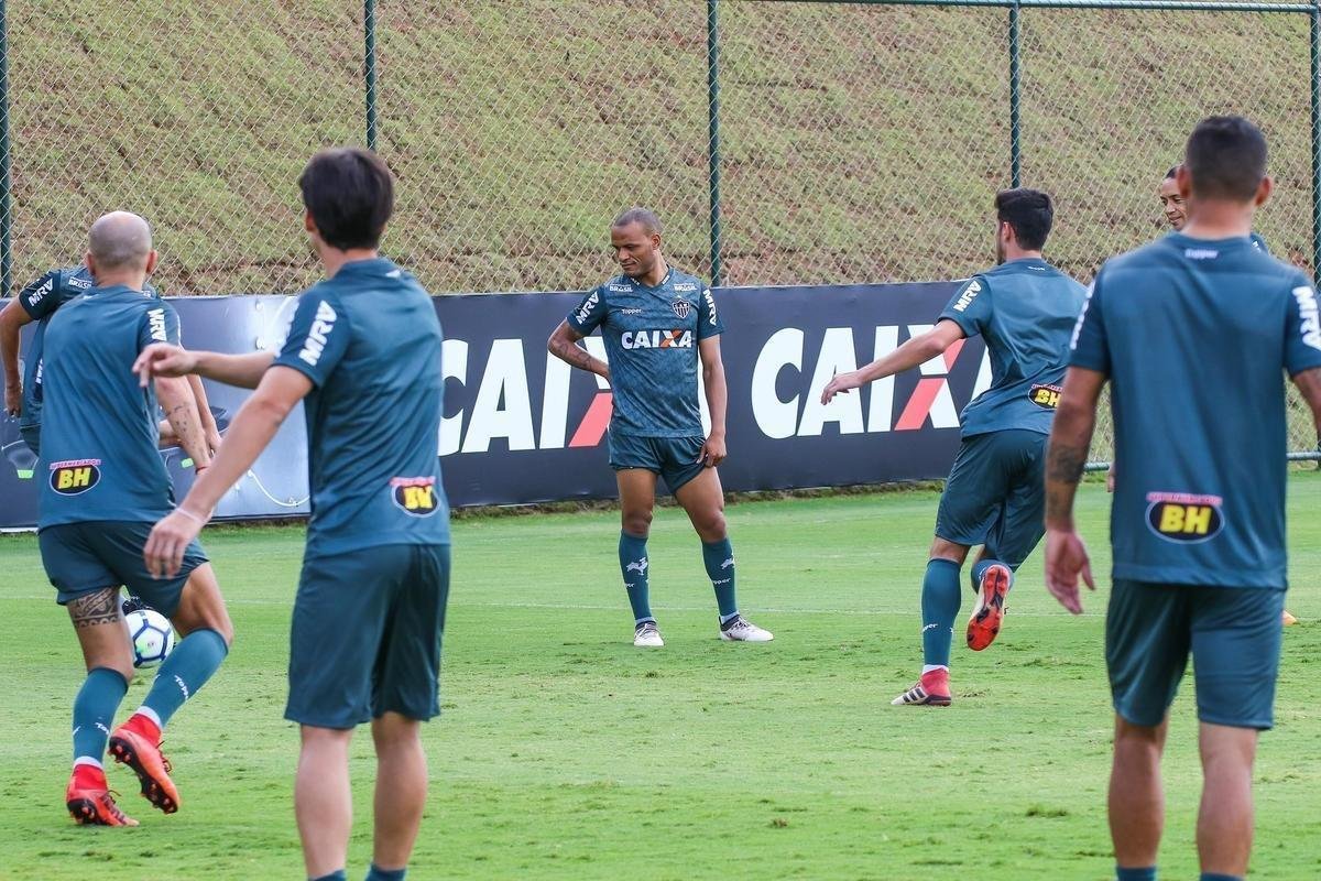 Jogadores e comisso tcnica do Atltico utilizaram novo uniforme pela primeira vez