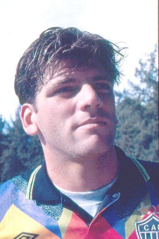 Leo Percovich - Revelado pelo Nacional, onde ficou entre 1987 e 1992, o goleiro uruguaio Leo Percovich chegou ao Atltico em 1994 e atuou em poucas partidas. Com a camisa alvinegra, foram 8 jogos e 12 gols sofridos.