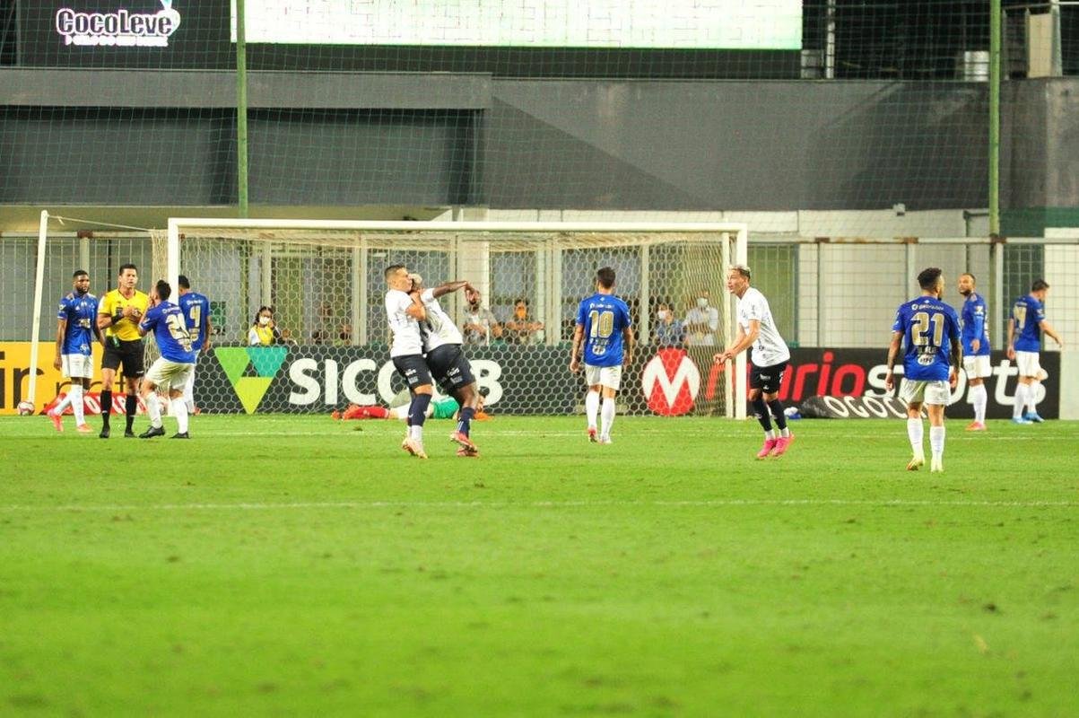Cruzeiro leva dois gols no fim e perde para o Remo no Independncia, por 3 a 1, pela Srie B