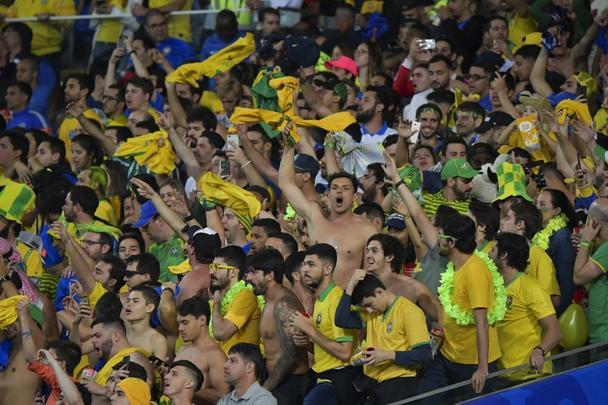 Seleção Brasileira derrota Peru por 3 a 1, conquista Copa América e ergue a taça no Maracanã; veja as fotos da festa do Brasil
