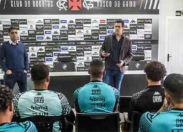 Novo diretor esportivo do clube carioca esteve no CT Moacyr Barbosa ao lado do CEA da Vasco SAF, Luiz Mello, e se reuniu com jogadores