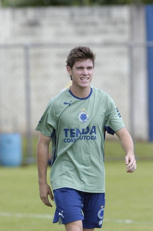 Luiz Fernando (Villa Nova) - O meia, de 30 anos, foi formado na base do Cruzeiro. Subiu ao profissional do clube em 2008. Sem espao, acabou emprestado ao Ipatinga. Rodou por clubes do interior de Minas e So Paulo. Jogou no Dibba Al Fujairah, dos Emirados rabes Unidos. Hoje,  opo no Villa.