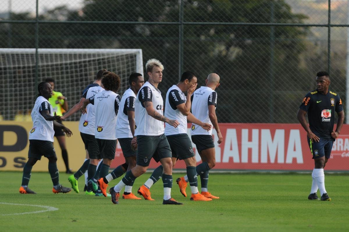Atltico colocou alguns reforos em campo e derrotou a Seleo Brasileira Sub-20 por 5 a 3 com gols de Ricardo Oliveira (2), Denlson, Terans e Erik. Jhonny Lucas, Alerrandro e Alan descontaram.