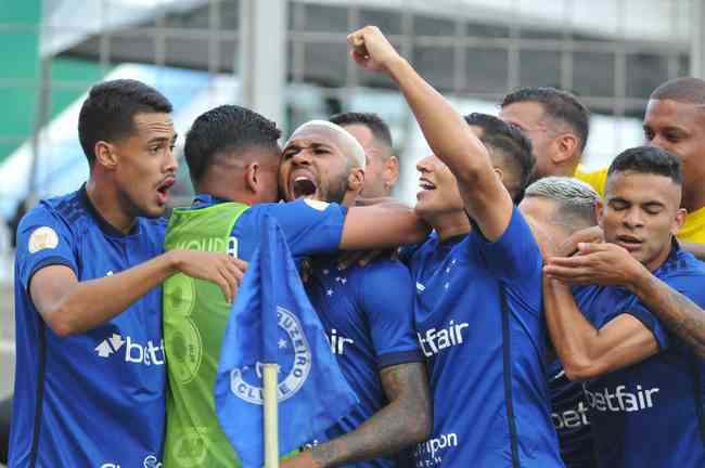 Cruzeiro vence Santos com dois de Wesley e assume liderança provisória da  Série A