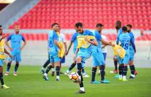 Fotos do treino do Cruzeiro no estdio Libertadores de Amrica, casa do Independiente, em Avellaneda. Time celeste fechou preparao para o jogo contra o Racing, s 21h30 desta tera-feira, no El Cilindro, pela primeira rodada do Grupo 5 da Copa Libertadores (Ramon Lisboa/EM D.A Press)