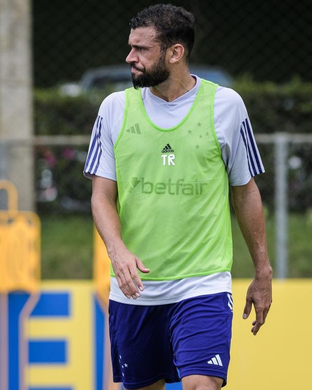 Fotos do primeiro treino do tcnico portugus Pepa no Cruzeiro