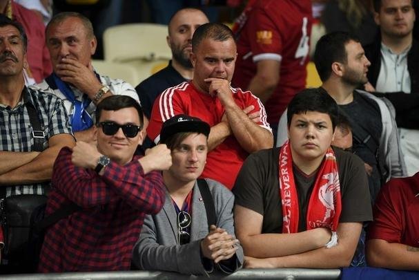 Decepo de jogadores e torcedores do Liverpool com perda do ttulo da Liga dos Campees para o Real