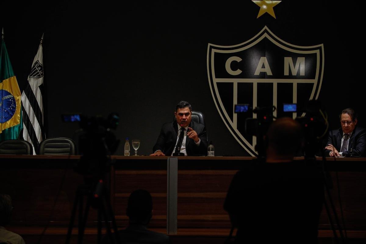 Presidente Srgio Sette Cmara anunciou nesta quinta-feira que no se canditar  reeleio no Atltico. Ao lado do vice, Lsaro Cndido da Cunha, ele fez um balano dos trs anos de gesto