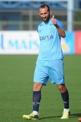 Mano Menezes voltou a fechar treino na Toca da Raposa II e permitiu imagens apenas do aquecimento. O certo é que o treinador voltará a contar com o Cruzeiro ideal diante do Boca Juniors, na quinta-feira, no Mineirão. Todos os atletas estão à disposição para duelo de volta das quartas de final da Libertadores