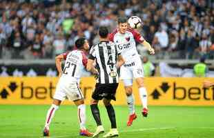 Fotos do primeiro tempo do duelo entre Atltico e Coln, no Mineiro, pela semifinal da Copa Sul-Americana