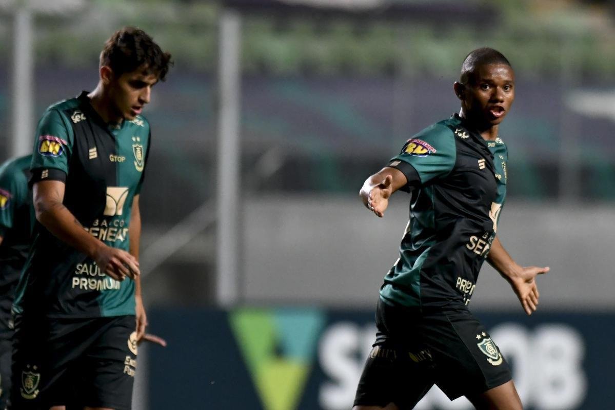 Imagens da vitória do América por 1 a 0 sobre o CRB, no Independência, pela Série B do Brasileiro