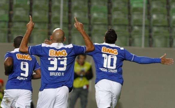 Imagens da goleada do Cruzeiro na estreia do Brasileiro