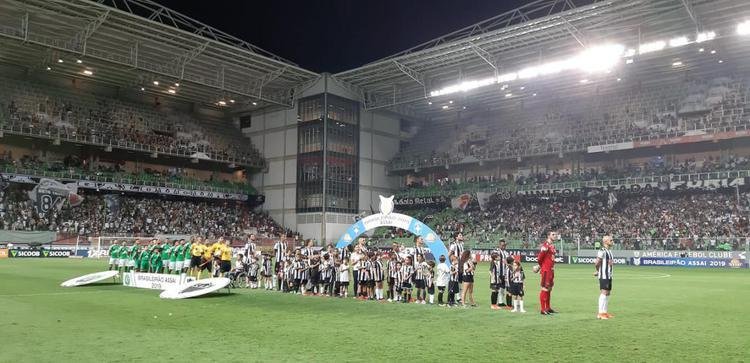 Fotos do jogo entre Atlético e Chapecoense, no Independência, pela 29ª rodada do Campeonato Brasileiro