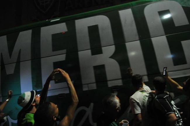 Chegada da torcida do Amrica ao Independncia para o jogo contra o Barcelona de Guayaquil pela terceira fase da Copa Libertadores de 2022