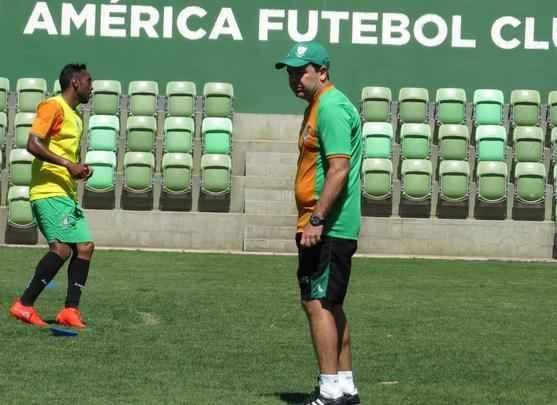 Fotos do treino do Amrica, nesta quarta-feira, no CT Lanna Drumond. Atividade com bola fechou preparao do Coelho para o clssico contra o Cruzeiro, marcado para esta quinta, s 21h, no Independncia, pela 23 rodada do Campeonato Brasileiro