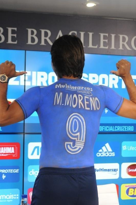 Fotos da apresentao do atacante Marcelo Moreno como novo reforo do Cruzeiro para 2020. Duante entrevista, jogador foi acompanhado pela esposa Marilisy Antonelli e pela filha, Maria Clara