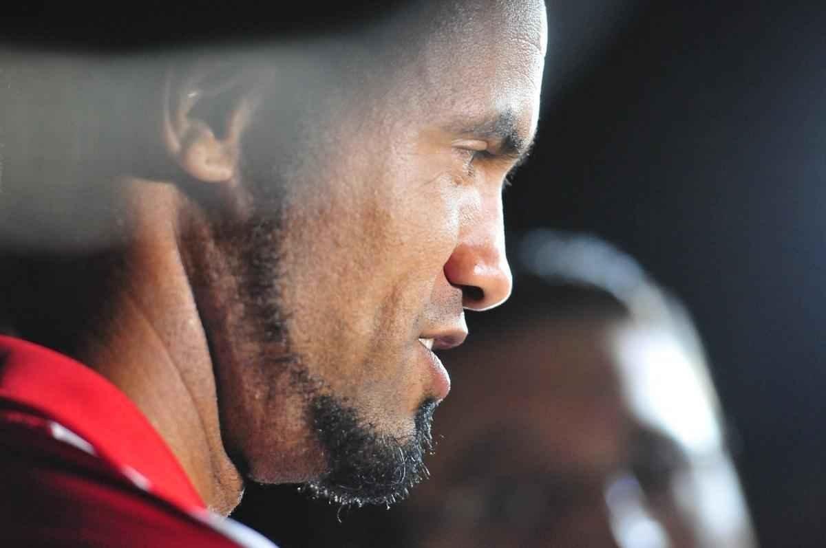 Goleiro Bruno foi ao jogo do Boa Esporte contra o Arax, pelo Mdulo II do Mineiro, e recebeu tratamento de celebridade no Estdio Dilzon Melo, em Varginha. Tirou fotos e foi abraado por torcedores