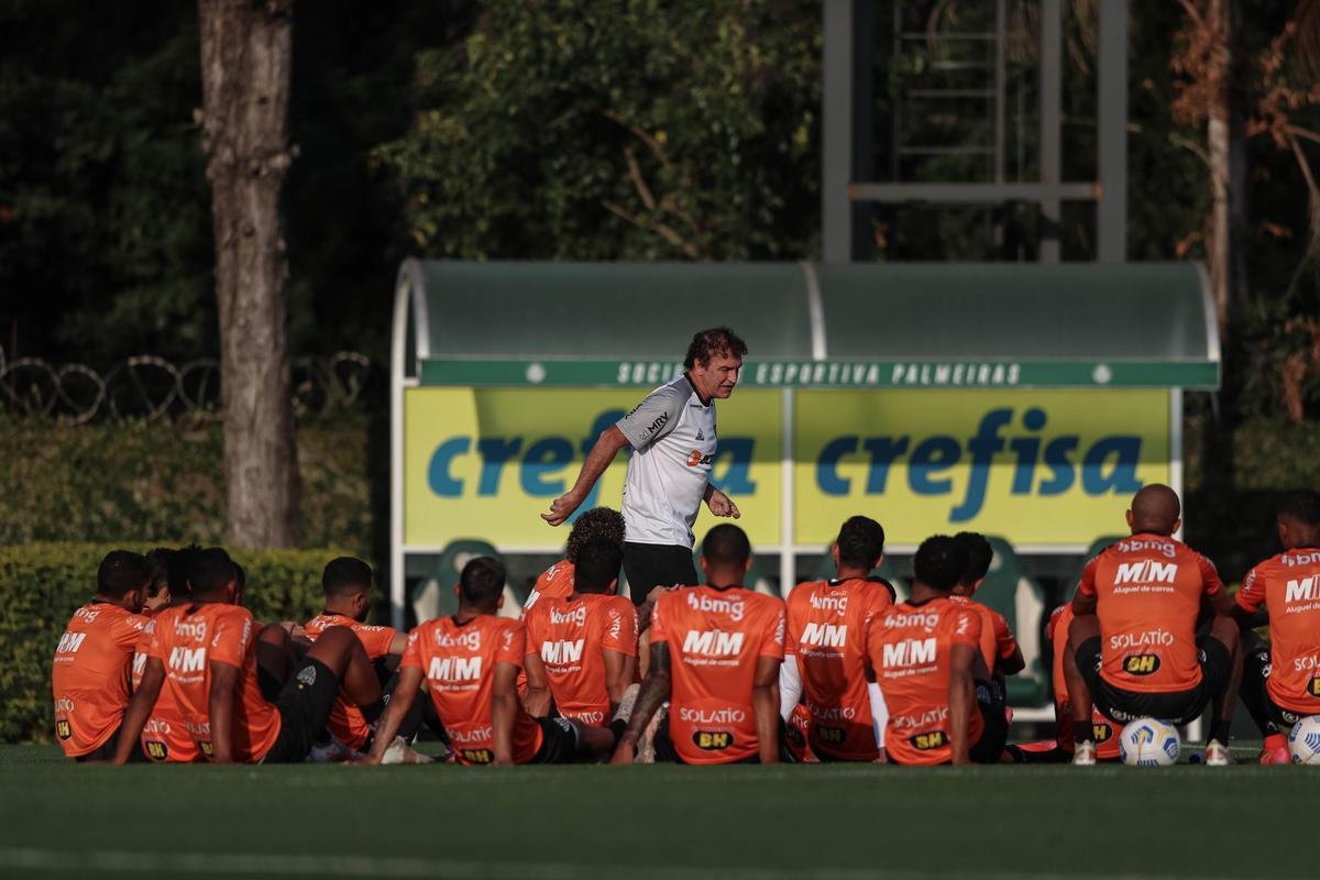 Cuca orientou atividade no CT do Palmeiras, na Barra Funda, em So Paulo 