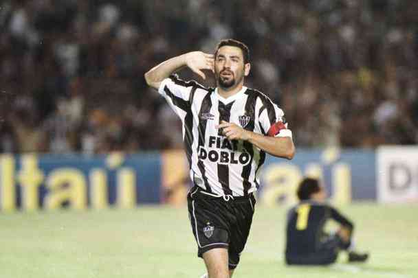 2  - Guilherme - 2001/2002/2003 - 108 jogos / 68 gols - 0,62 por jogo