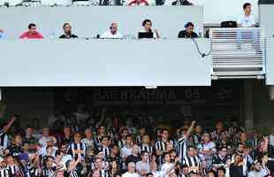 Torcida deu grande apoio ao time em vitria sobre o Corinthians e protestou muito contra gol anulado de Rger Guedes, no primeiro tempo. 