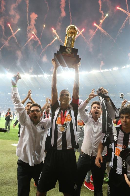Leonardo Silva (zagueiro) - Foi o capito do Atltico na conquista da Recopa Sul-Americana de 2014.