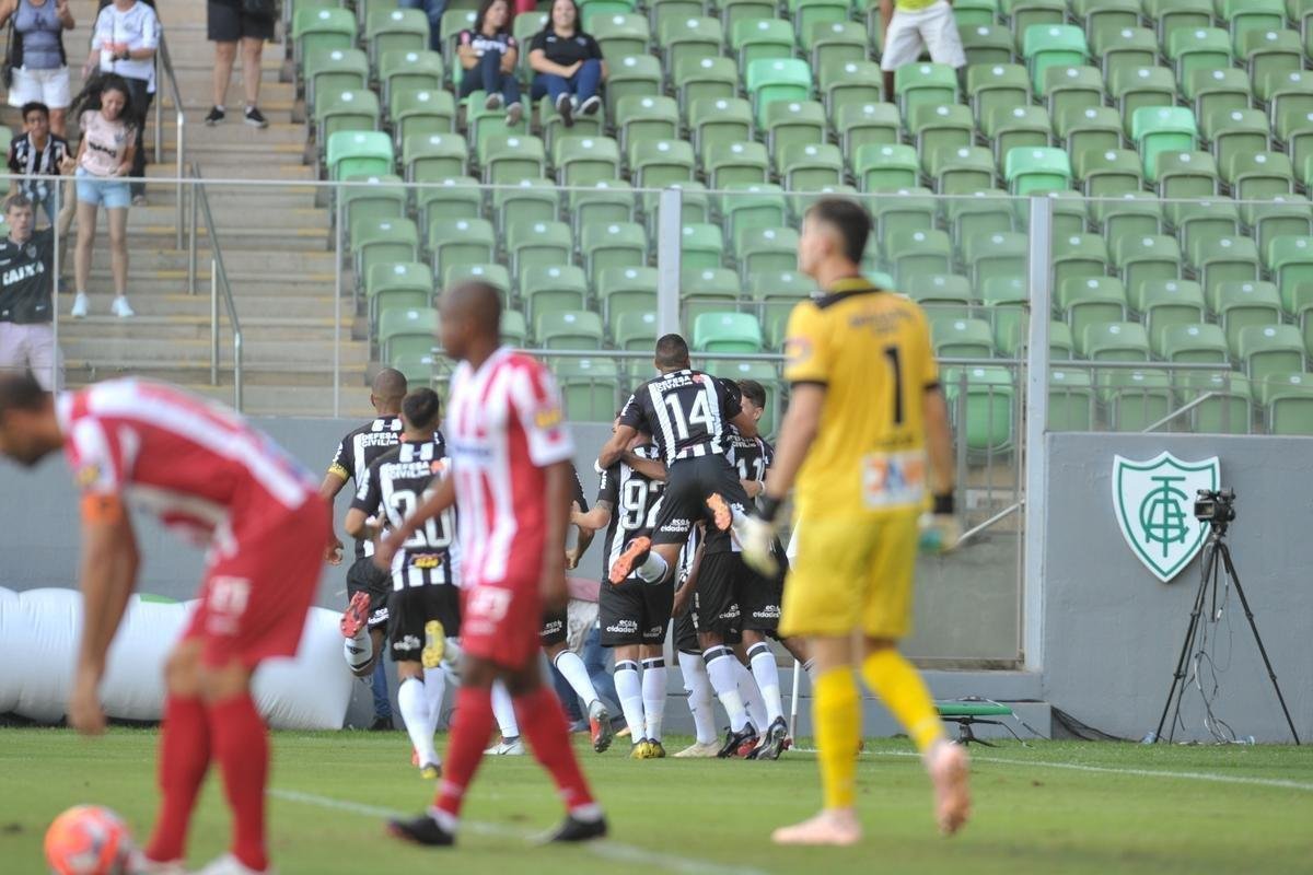 Atltico e Villa Nova se enfrentaram, no Independncia, pela oitava rodada do Campeonato Mineiro