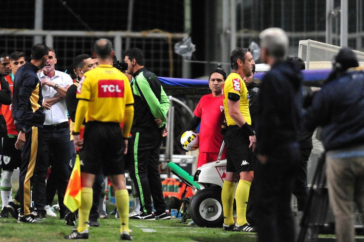 Fotos do jogo entre Amrica e Botafogo, no Independncia, em Belo Horizonte, pela stima rodada do Campeonato Brasileiro