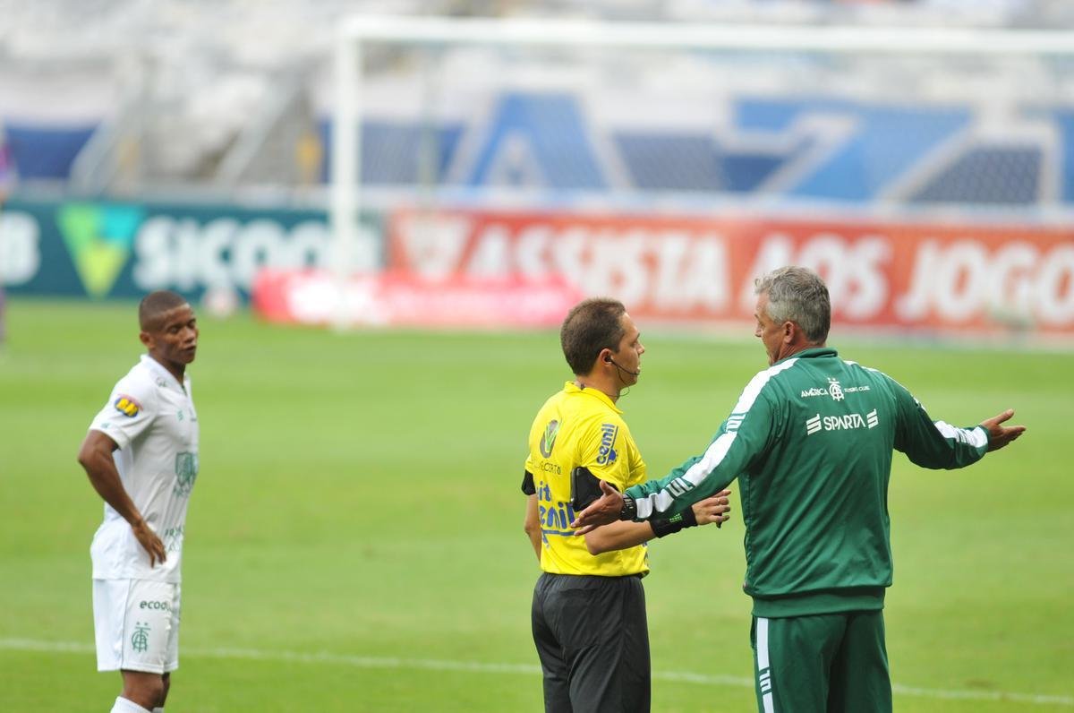 Fotos do clssico de ida da semifinal do Campeonato Mineiro, entre Cruzeiro e Amrica, no Mineiro, em Belo Horizonte
