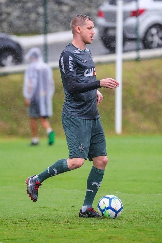 Atlético treinou sob chuva intensa na Cidade do Galo nesta quinta-feira à tarde