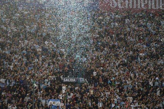 Sem Neymar, Brasil encarou a Argentina em clssico agitado pelas Eliminatrias
