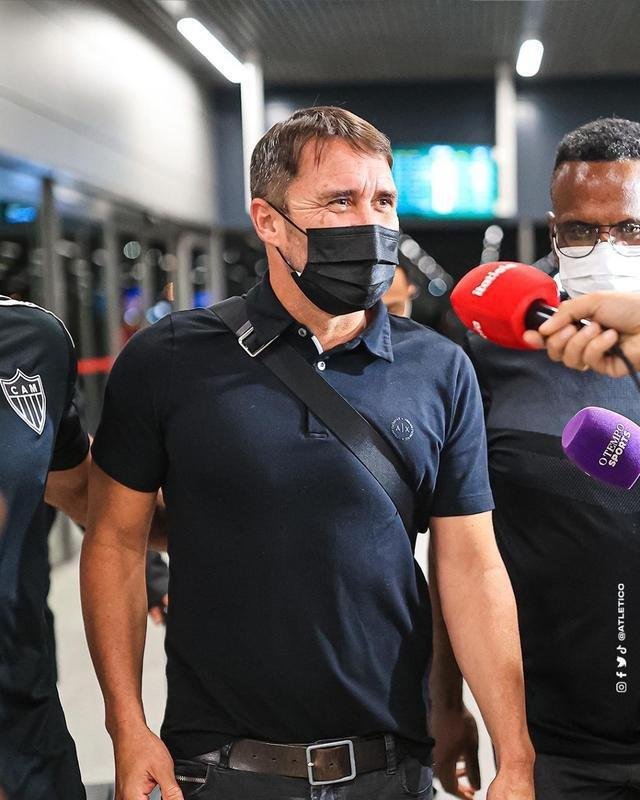 Novo tcnico do Atltico, o argentino Eduardo Coudet chegou a Belo Horizonte nesta sergunda-feira (28)  noite para se reunir com a diretoria e iniciar o planejamento para a pr-temporada