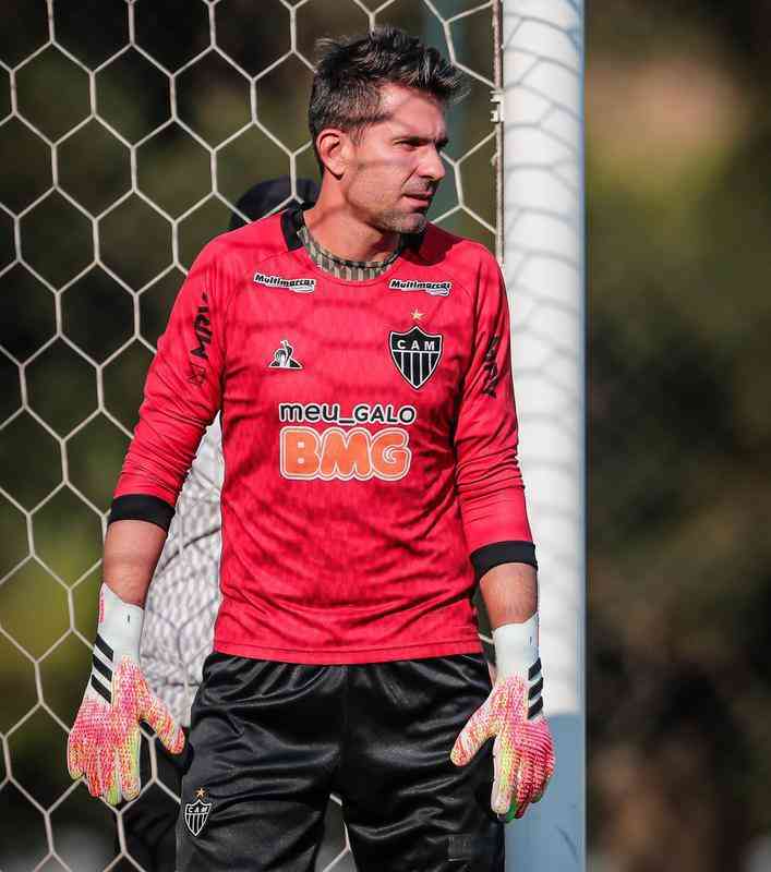 1 - Victor - O goleiro, agora com 38 anos, foi titular do Atltico na campanha da Libertadores 2019 e segue no clube. O contrato dele vai at o fim do Campeonato Brasileiro e a continuidade no est definida.