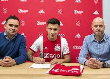 De acordo com a imprensa inglesa, United quer a contratação de Lisandro Martinez, zagueiro de 24 anos do Ajax