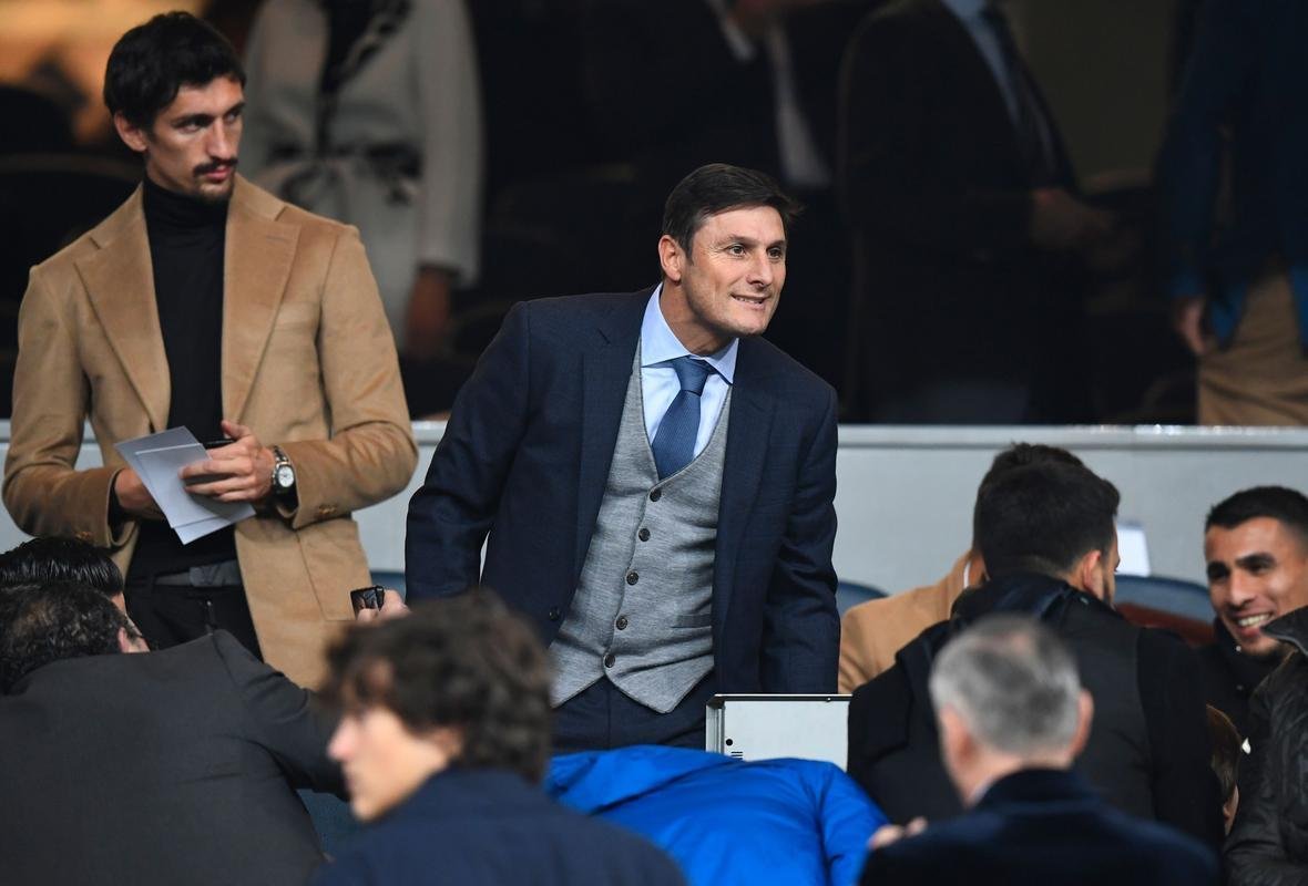 Personalidades na deciso da Copa Libertadores, entre River e Boca, em Madri. Na foto, o ex-craque argentino Javier Zanetti, que no defendeu nenhum dos clubes finalistas