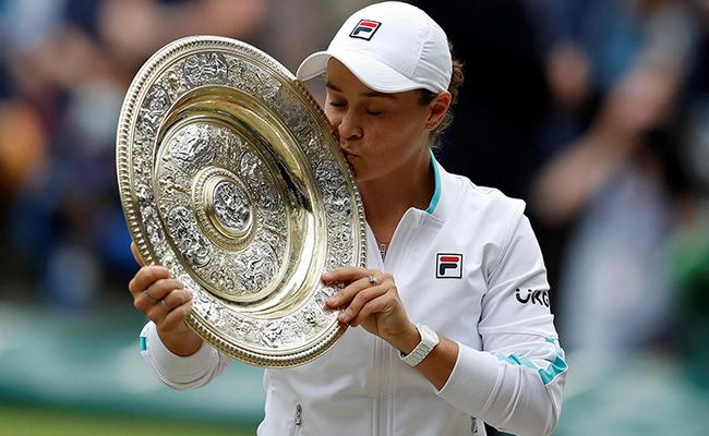 Campe juvenil em Wimbledon com 18 anos, Barty se consagra agora no profissional em Londres