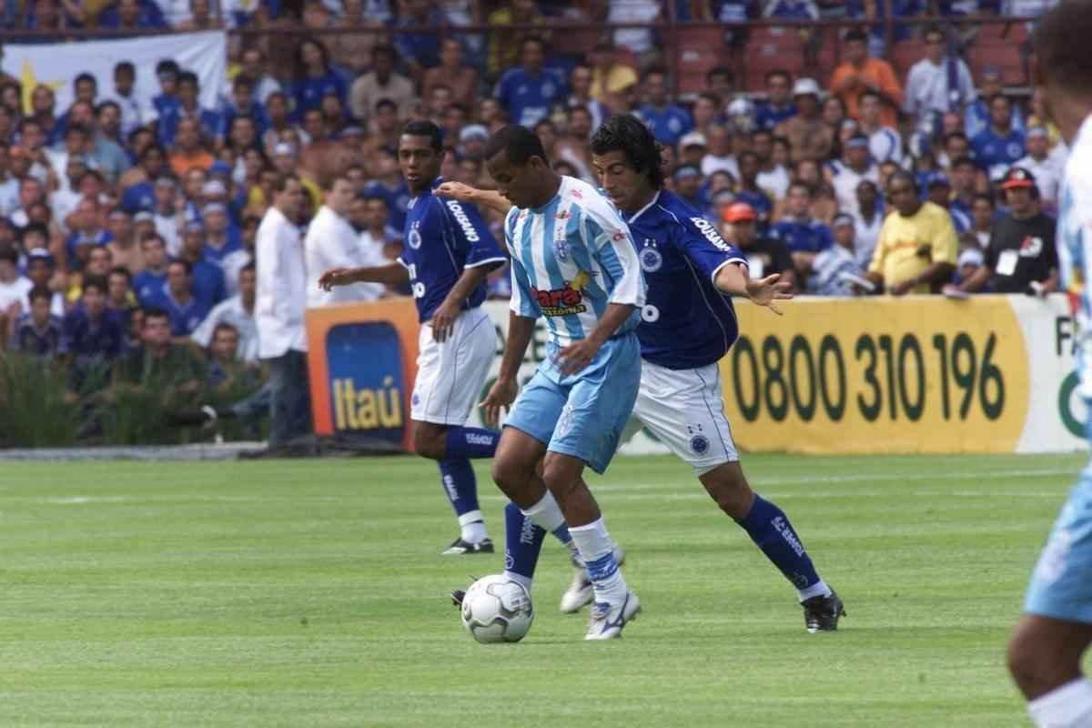 Em 30 de novembro de 2003, Cruzeiro derrotou o Paysandu por 2 a 1, no Mineiro, pela 44 rodada, e confirmou o ttulo brasileiro de forma antecipada. Zinho, no primeiro tempo, e Mota, no segundo, marcaram os gols celestes. Aldrovani descontou para o Papo. Depois do apito final, uma grande festa tomou conta do gramado e das arquibancadas. 