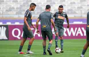 Levir Culpi comanda treino no Mineiro antes da estreia no Grupo E da Libertadores