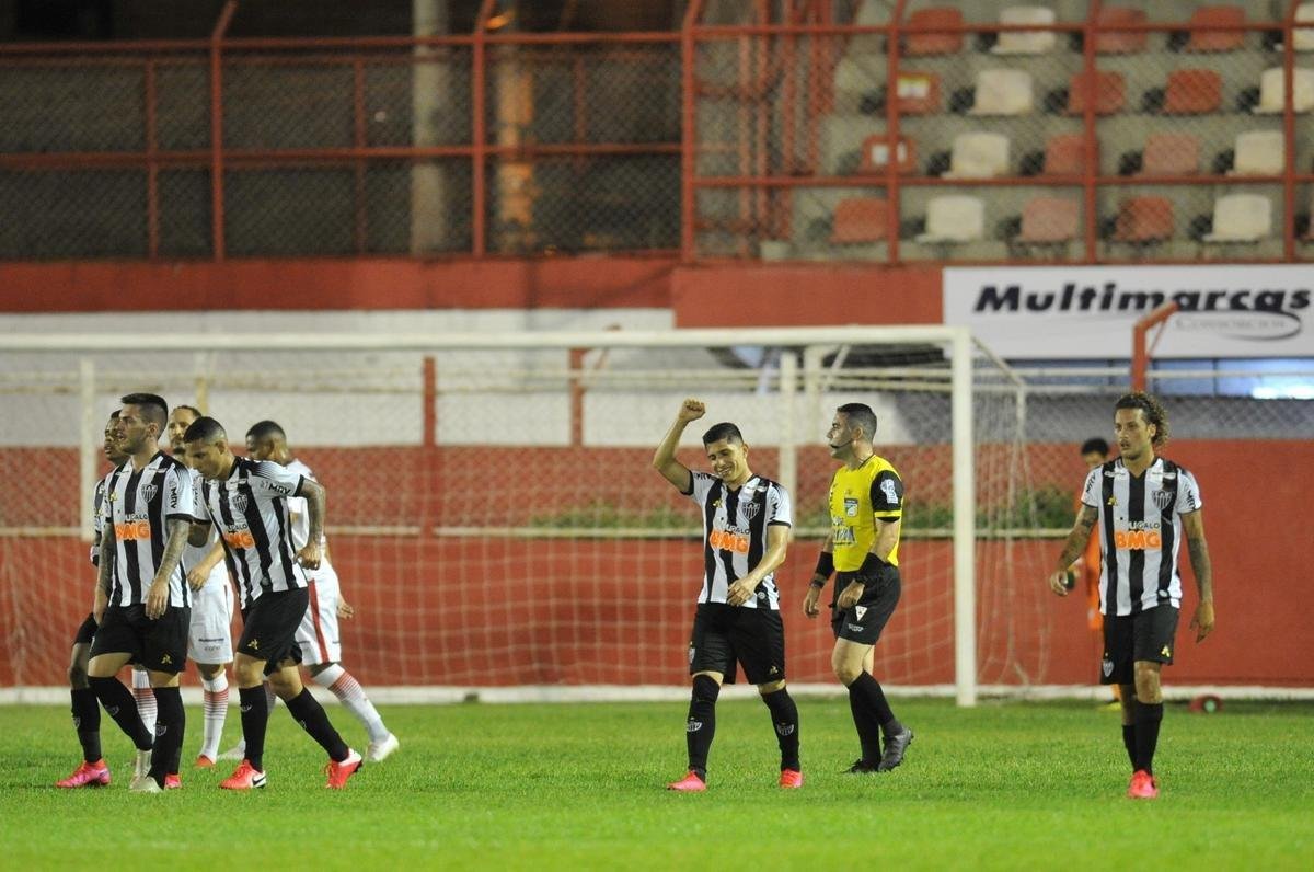 Villa Nova e Atltico se enfrentaram no Alapo do Bonfim, em Nova Lima, pelo Campeonato Mineiro