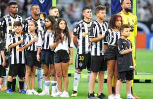 Mascotinhos do Atltico no jogo contra o Juventude, no Mineiro, pelo Campeonato Brasileiro de 2022