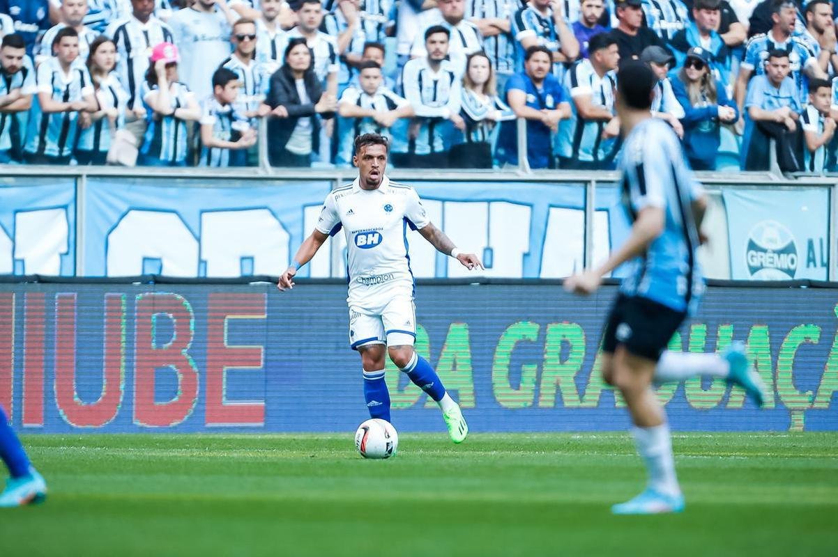 Fotos do jogo entre Grmio e Cruzeiro, na Arena, em Porto Alegre, pela 25 rodada da Srie B