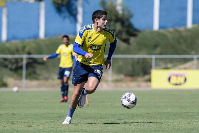 Matheus Barbosa - Como foi contratado em 2021, seu nome no consta no balano divulgado pelo Cruzeiro.